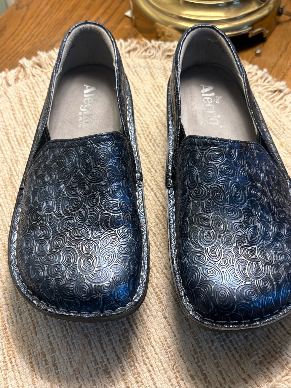 Alegria Women's Navy Swirl Slip-On Shoes, Women size 7 - 7.5 (38) Worn once.